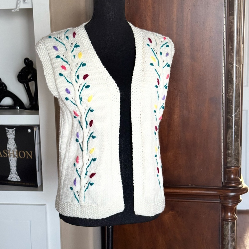 Vintage Embroidered White Sweater‎ Vest